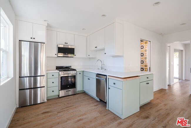 Building Photo - 5175 Caspar Ave