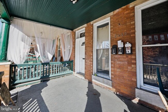 Foto del edificio - 2537 Madison Ave