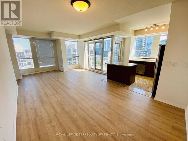 Building Photo - 628 Fleet St