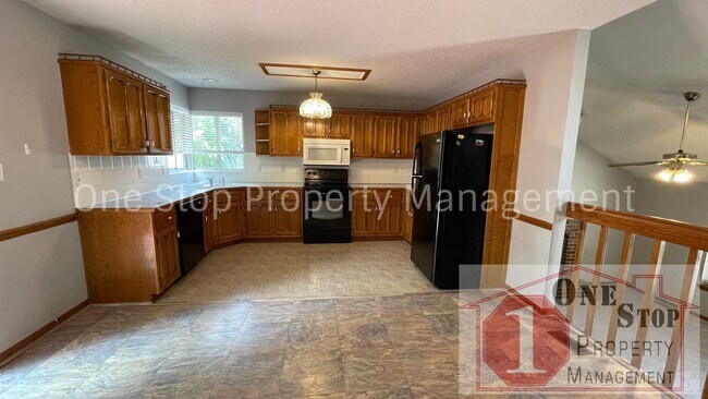 Building Photo - Beautiful 3 bedroom, 2 bathroom home in Le...
