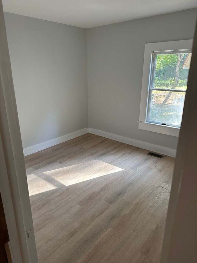 Foto del edificio - Coming up 810/25 Modest private home