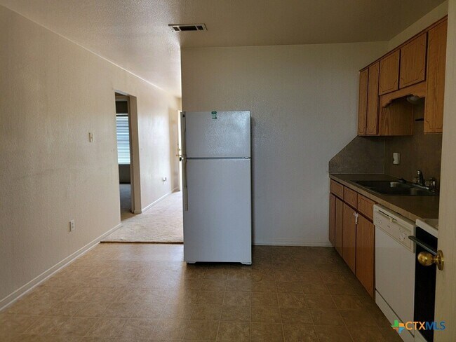 Building Photo - 4204 Primrose Dr