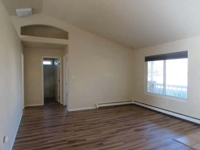 Building Photo - 1100 Aquarius Ave