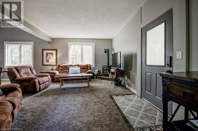 Building Photo - 460 King Edward St