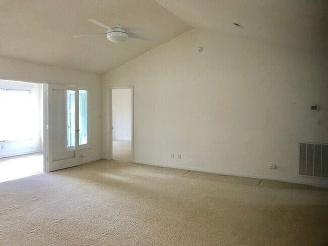 Building Photo - 106 Pond View Dr
