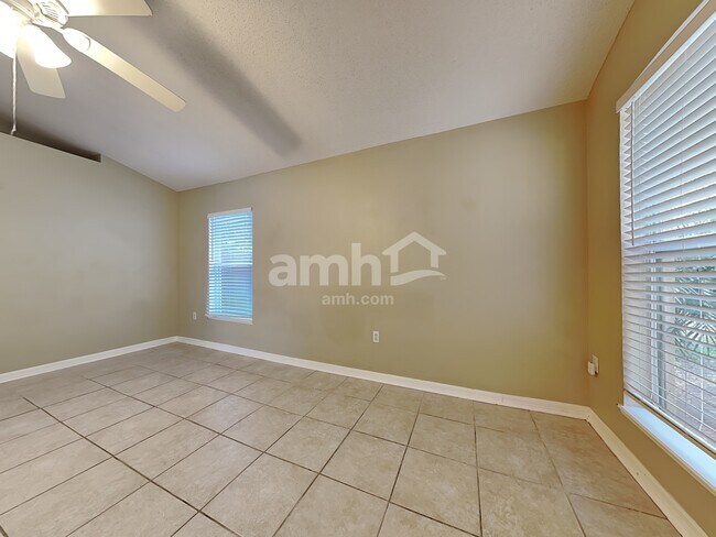 Foto del edificio - 13826 Gentle Woods Ave
