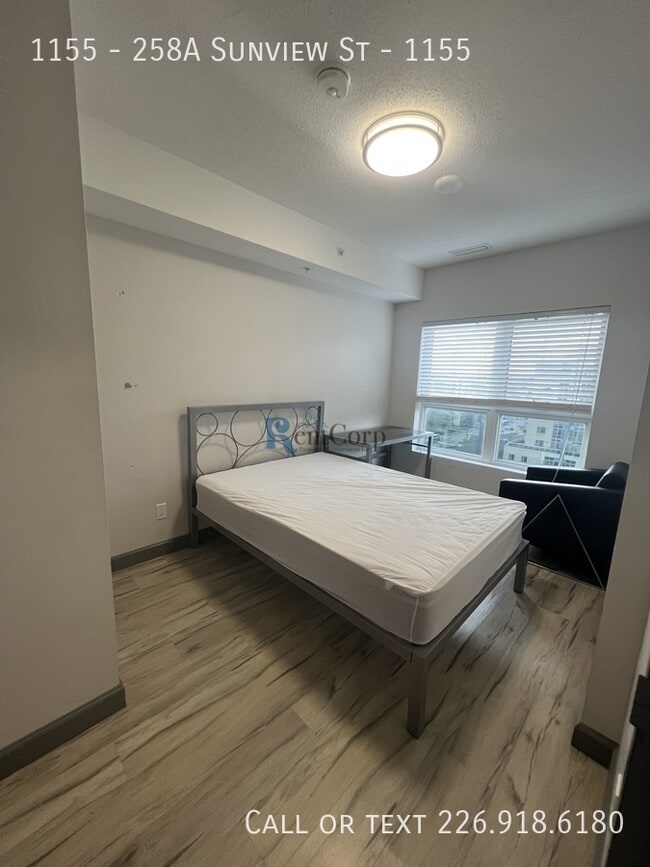 Building Photo - 258A-258A Sunview St