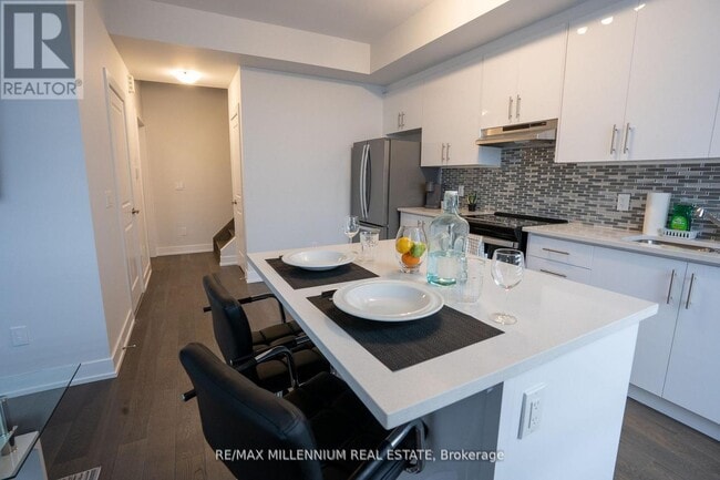 Photo du bâtiment - 9560-9560 Islington Ave