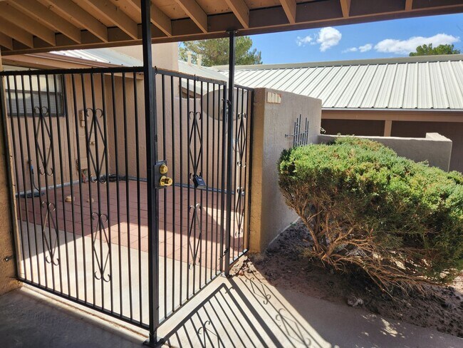 Foto del edificio - 3224 Hillrise Dr