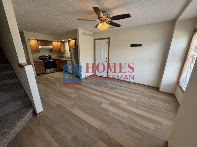 Building Photo - Three Bedroom Townhouse | Two Bath | Chandler