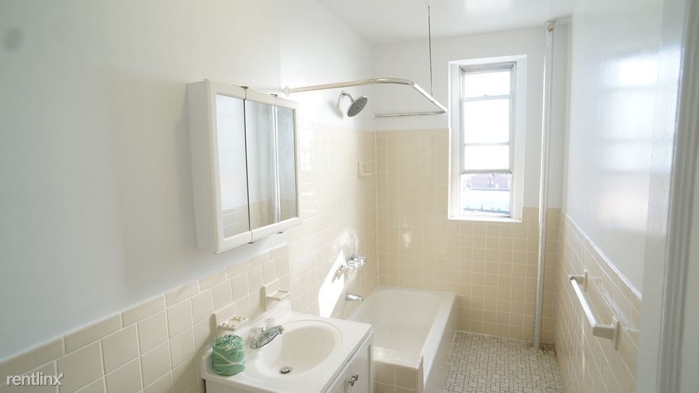 Building Photo - 1 br, 1 bath  - 278 E 239th St