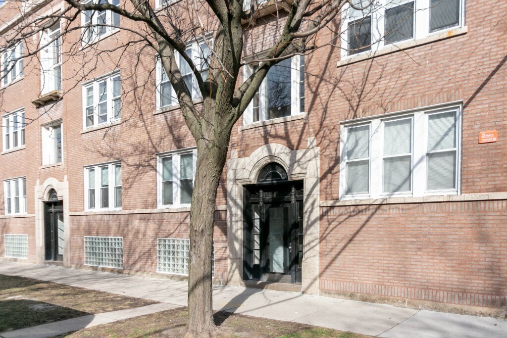 Primary Photo - 4549 N Albany #1 - Available June 1