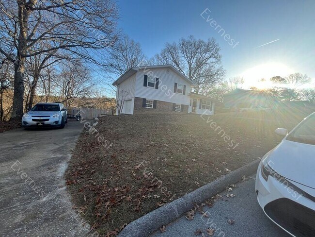 Building Photo - 6821 Knollcrest Dr