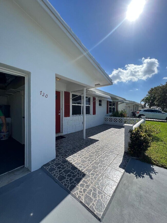 Foto del edificio - 720 SW 18th St