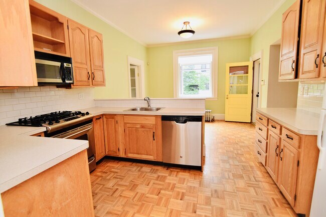 Building Photo - 298 Lamartine St