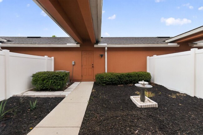 Foto del edificio - 6536 Calamondin Dr