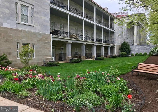 Building Photo - 500 Admirals Way