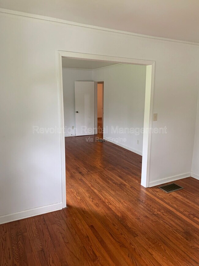 Building Photo - 2715 Larkspur Dr SE