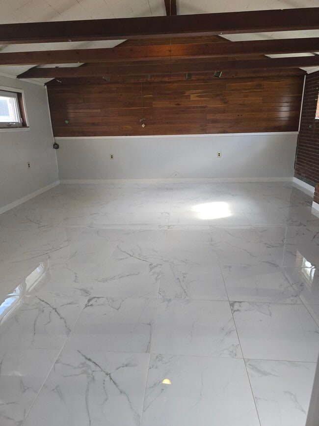 Building Photo - 2105 Donald Ave