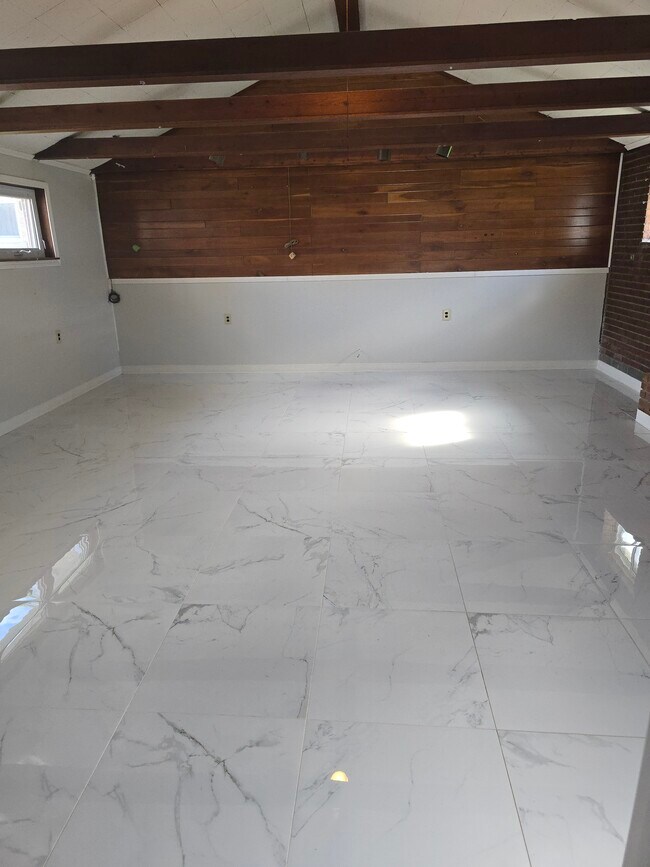 Foto del edificio - 2105 Donald Ave