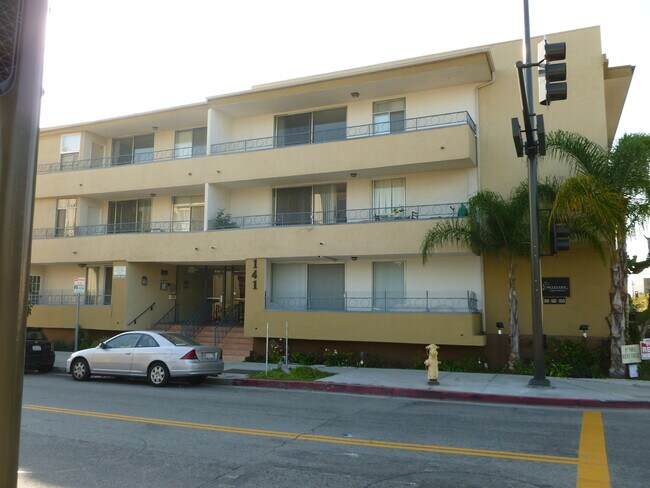 Building Photo - 141 N Kenwood St