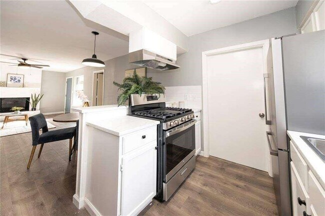 Building Photo - 304 John N Garner Cir