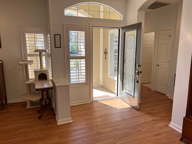 Building Photo - Two Bedroom, Two Bath UNFURNISHED Home in ...