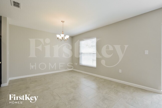 Foto del edificio - 489 Earhart Dr