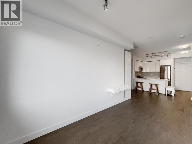 Building Photo - 10011 River Dr