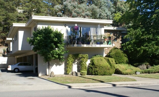 Building Photo - 3235 Glendora Dr