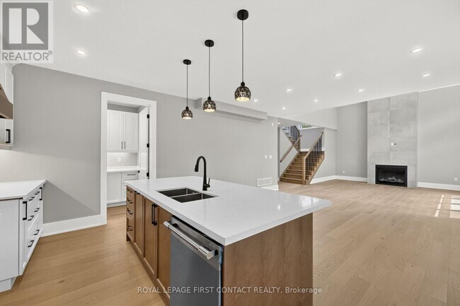 Building Photo - 929 7th Line