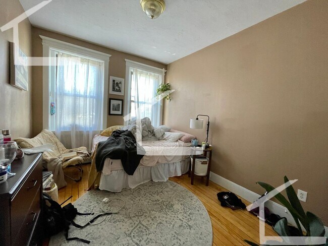 Foto del edificio - Luxurious Allston 5-Bed