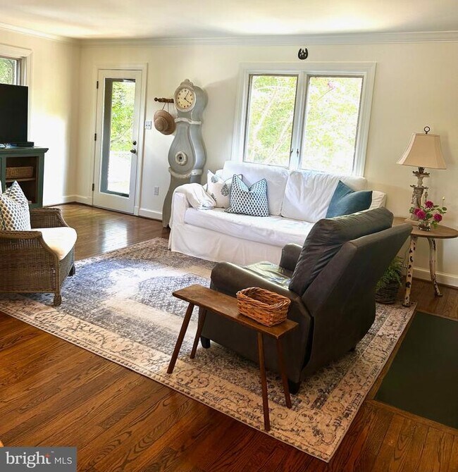 Foto del edificio - 218 E Marshall St