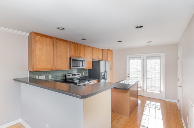 Foto del edificio - **Available in March!** 3 Level Townhome with Garage in Brier Creek