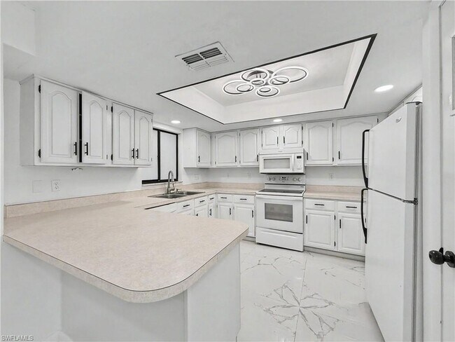 Foto del edificio - 2101 Hibiscus Rd