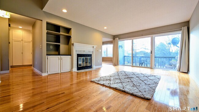 Foto del edificio - 10 Ledgewood Dr