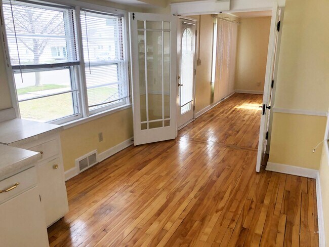 Foto del edificio - 2 BR Ranch Style Home with Fenced-in Back Yard & 1-Car Detached Garage