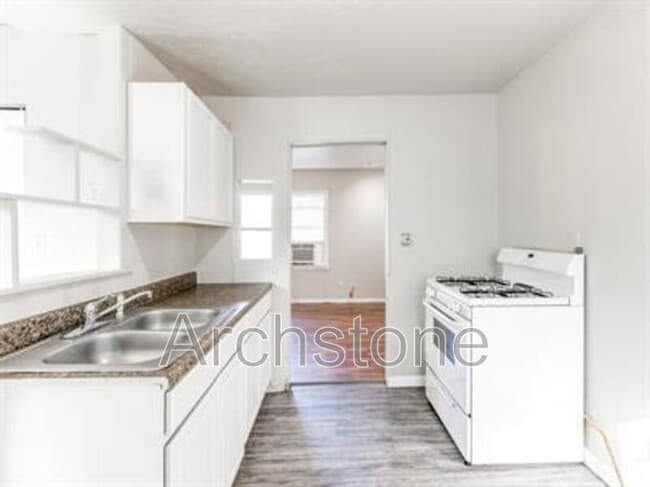 Building Photo - 1004 Sandra Dr