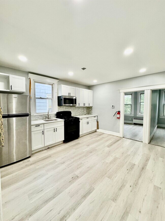 Building Photo - 593 Avenue A