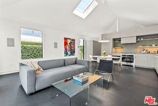 Building Photo - 1527 Cabrillo Ave