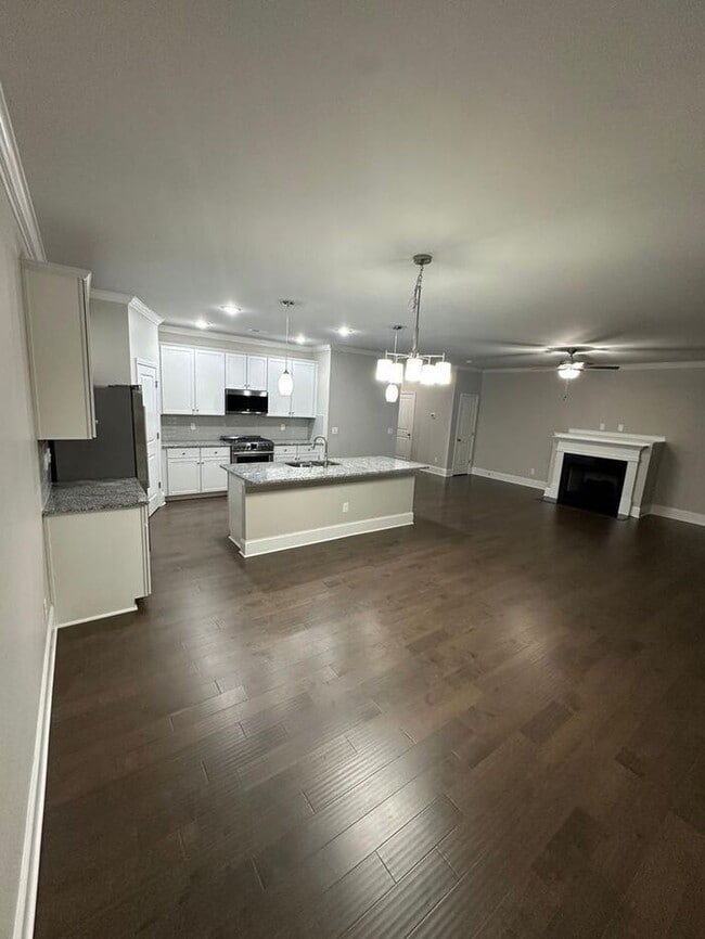 Building Photo - 6027 Villa Ford Ln