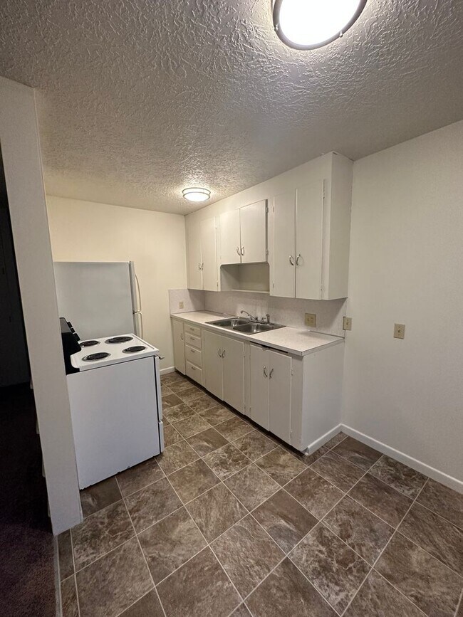 Foto del edificio - 825 Churchdale Ave NE