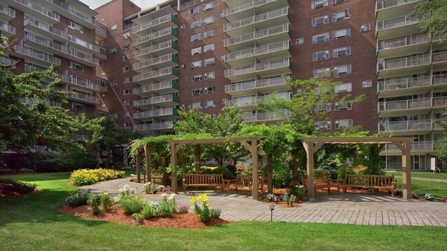 Foto del edificio - 100 Memorial Dr