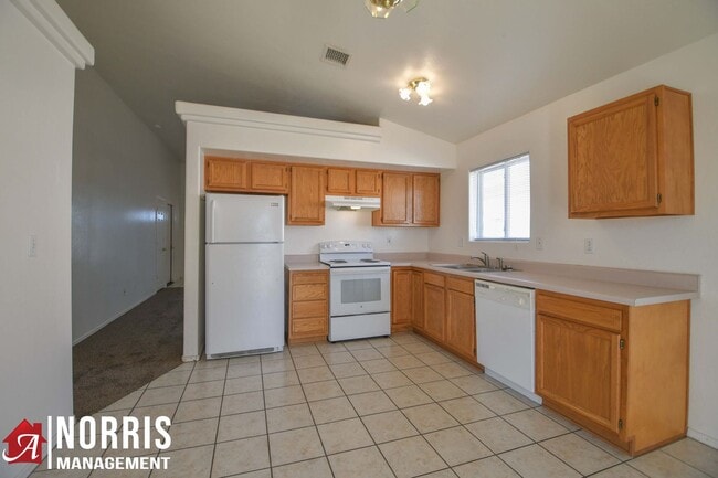 Building Photo - Newly Updated Home in Arizona City
