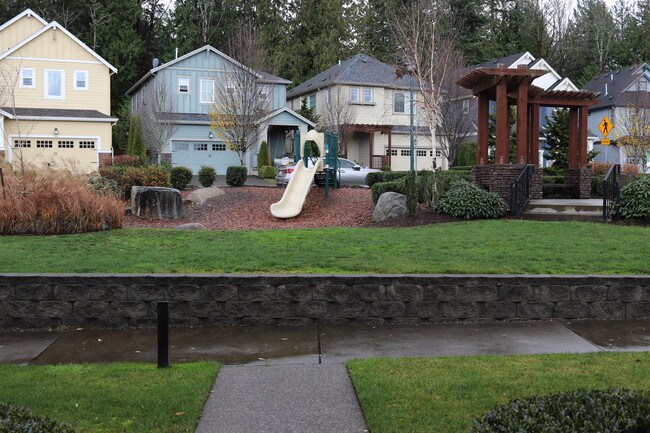 Building Photo - 1630 NE Falls Dr