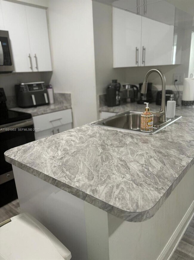 Foto del edificio - 6740 NW 175th Ln