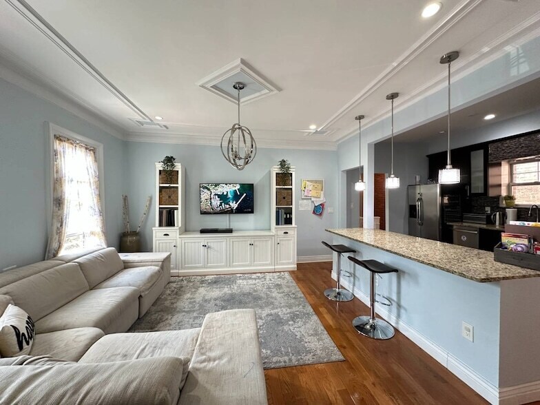 Foto principal - 495 E 3rd St