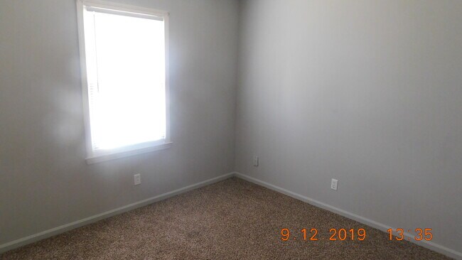 Building Photo - 128 Calvin Ct