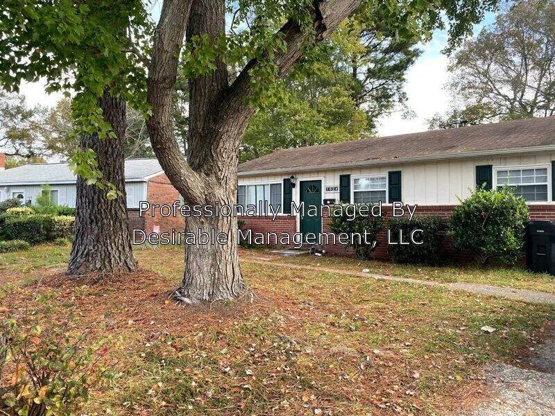Primary Photo - 1824 N Streamline Dr