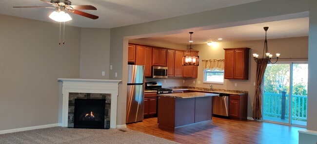 Building Photo - 1505 Canterbury Dr